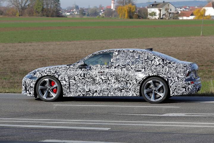 imgi_44_the-audi-rs-6-sedan-is-making-a-comeback-should-the-four-door-bmw-m5-worry_7