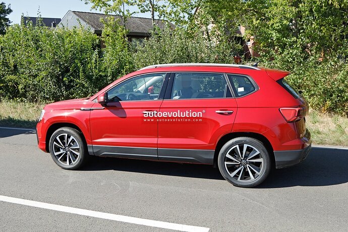 volkswagen-taos-facelift-spied-in-germany-with-subtle-changes-for-the-2023-model-year_5