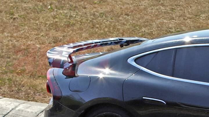 imgi_9_2027-mercedes-amg-gt-63-prototype-spy-shot
