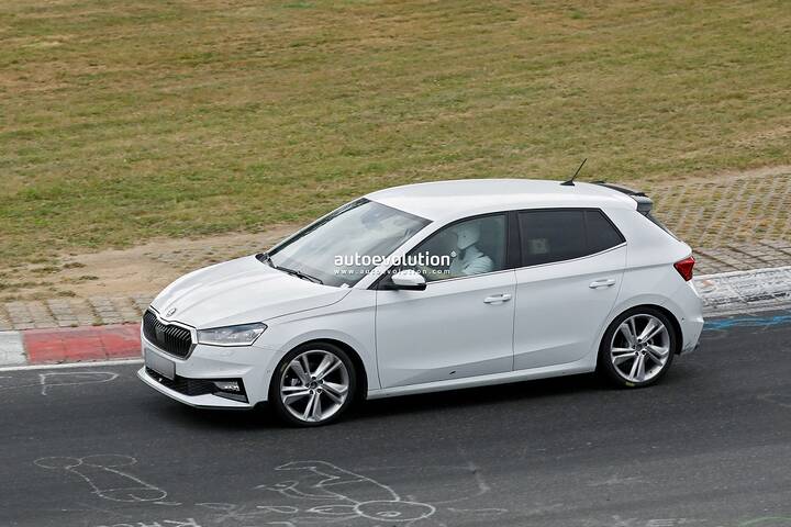 imgi_65_2026-skoda-fabia-rs-potentially-spied-may-feature-volkswagen-polo-gti-muscle_16