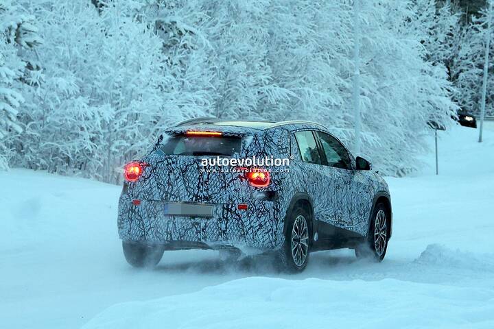 imgi_58_2027-mercedes-benz-gla-newcarscoops-final-tests-in-freezing-temperatures_19