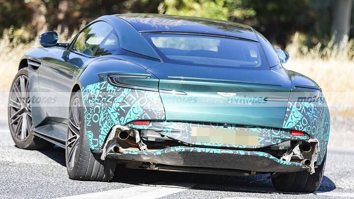 Cazado el próximo DB12 AMR en pruebas, esta mula de Aston Martin deja claro que habrá más de 700 CV 18