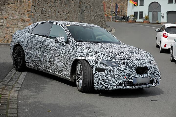 2026-mercedes-amg-c-class-ev-spied-testing-at-the-nurburgring-with-mismatched-wheels_30