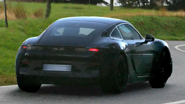 Porsche Cayman spy shot - rear 3_4_pxvlc5