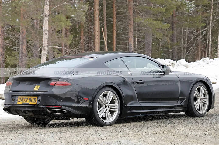 The Bentley Continental GT PHEV reveals its luxurious interior in new winter tests, nothing changes except for one detail7