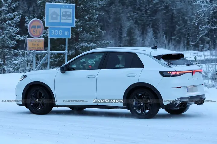 2027-VW-T-Roc-R-spy-shots-00009-1-1536x1024