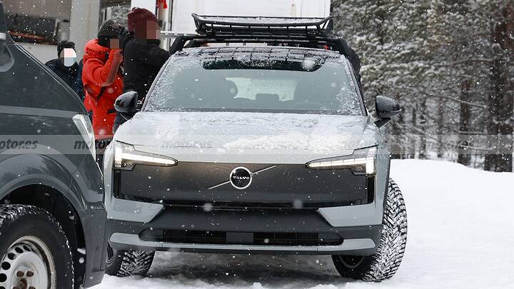 volvo-ex30-cross-country-fotos-espia-2025106284-1737539750_2