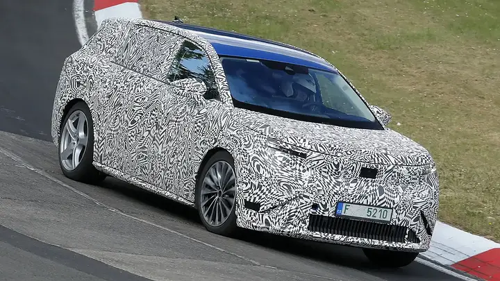 Skoda Vision 7S seven-seat EV - dyanmic front 3_4_y7sqzg