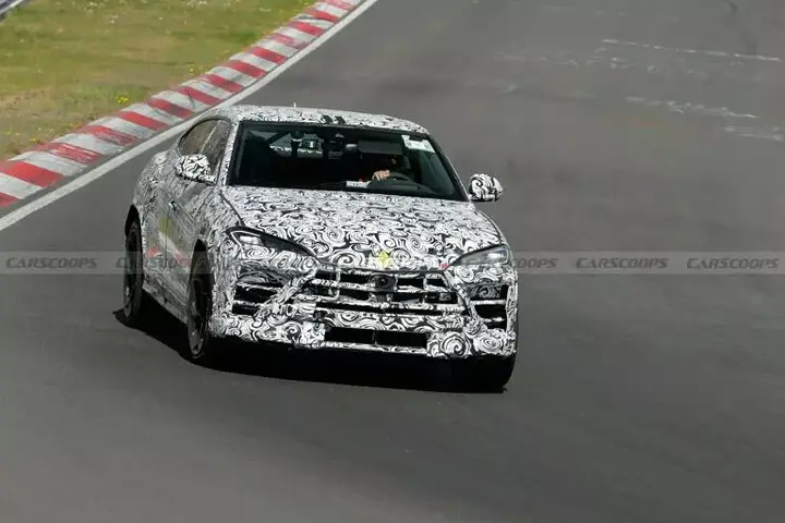 2026-Lamborghini-Urus-Facelift-3-768x513