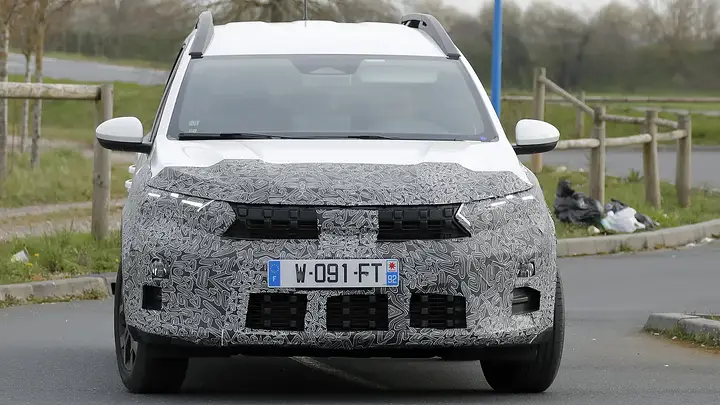 Dacia Jogger facelift (camouflaged)