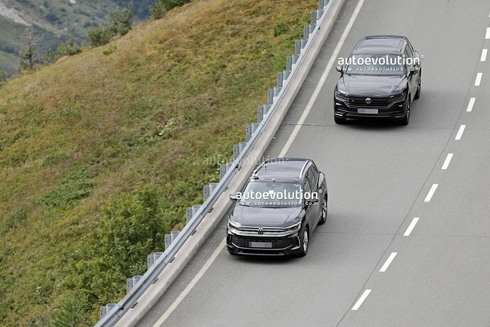 2023-volkswagen-tiguan-spied-for-the-first-time-has-deceiving-camouflage_20