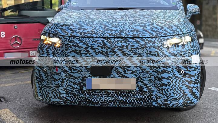 Mercedes didn't want you to see it like this, the new electric VLE, ​​caught like never before in these spy photos 3