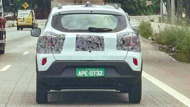 2026-renault-kwid-facelift-spied--newcarscoops-3