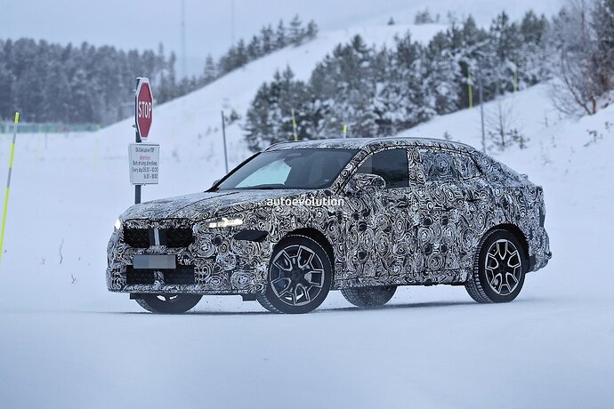 2024-bmw-x2-m35i-spied-with-wide-hips-and-a-hump-wont-win-any-beauty-contests_4