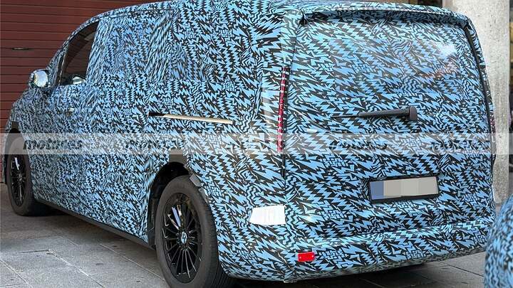 Mercedes didn't want you to see it like this, the new electric VLE, ​​caught like never before in these spy photos 17
