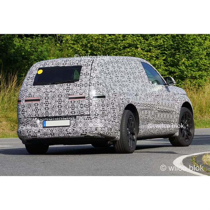 Spotted- camouflaged Genesis GV90 prototype during testing — this flagship EV SUV is taking sha (3)