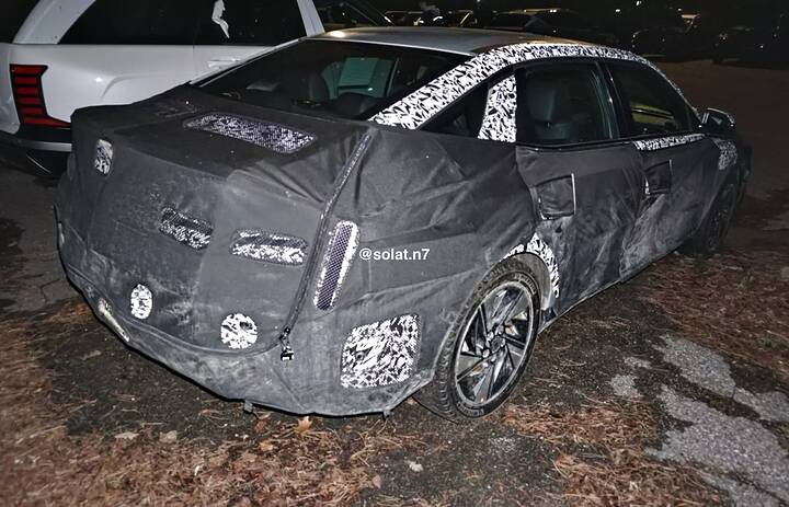 imgi2hyundai-elantra-cn8-spotted-in-canada-newcarscoops-6.jpg