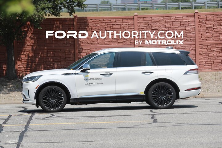 2024-lincoln-aviator-refresh-no-camouflage-white-first-on-the-road-photos-june-2023-exterior-004