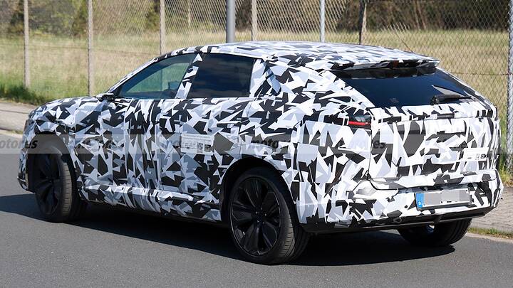 Following the Mazda6e comes a new SUV, the electric Mazda CX-6e has been spotted in Europe 12