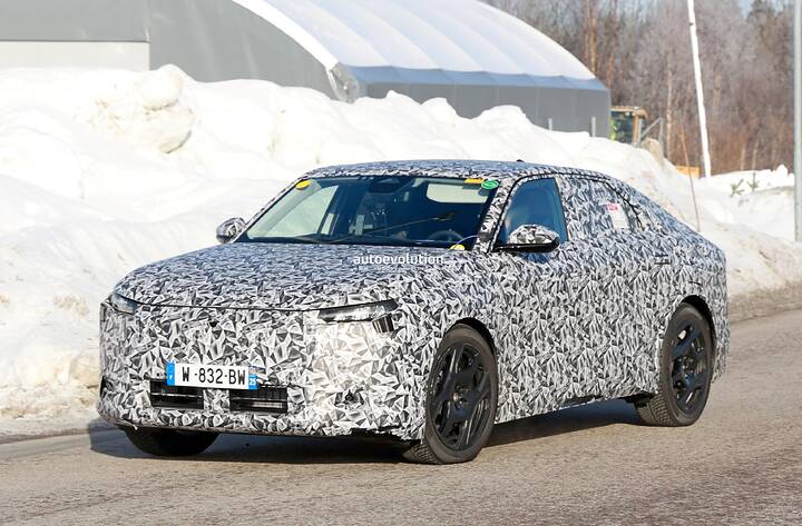 next-ds-flagship-spied-with-sloping-roofline-stla-medium-based-model-is-100-electric_13
