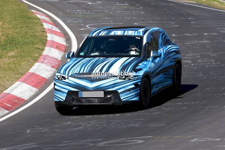 all-electric-2027-mercedes-benz-glc-spotted-lapping-the-ring-like-there-s-no-tomorrow_4