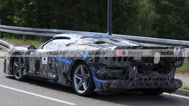 ferrari-fotos-espia-2025109415-1753870280_8