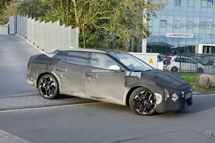 imgi_41_kias-ev4-gt-sedan-hits-the-open-road-for-testing-could-pack-roughly-400-hp_5