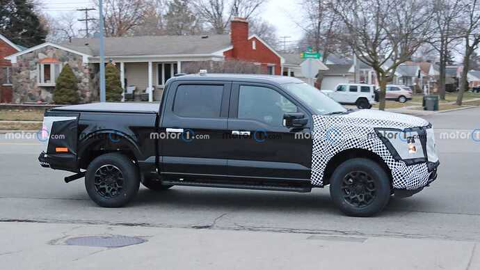2024-ford-f-150-lariat-side-view-spy-photo (2)