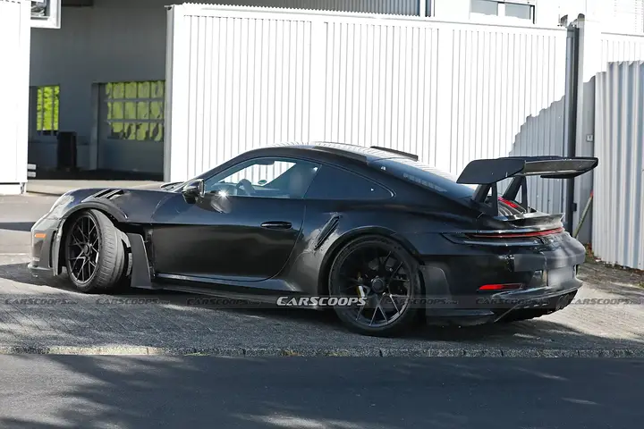 Porsche-992.2-911-GT3-RS-Scoop-9