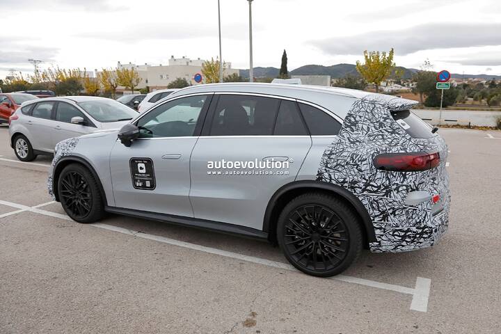imgi_57_2027-mercedes-amg-glc-eq-spied-with-less-camouflage_12