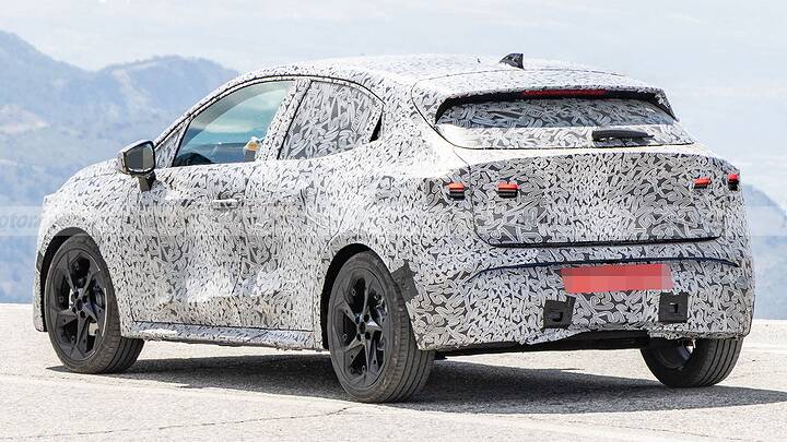 El interior del nuevo Renault Clio 2026 se descubre en estas fotos espía que adelantan un coche más digital y conectado 13