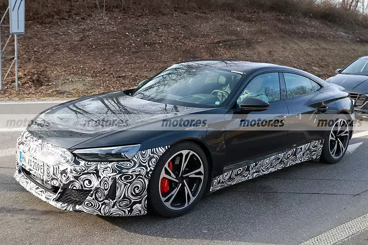 audi-e-tron-gt-facelift-2025-fotos-espia-2024100478-1708431743_4