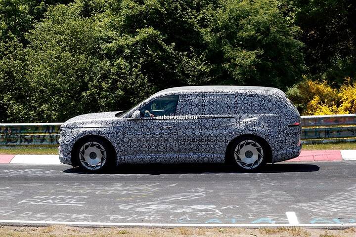 2026-genesis-gv90-three-row-luxury-electric-suv-caught-lapping-the-nurburgring-in-anger_34