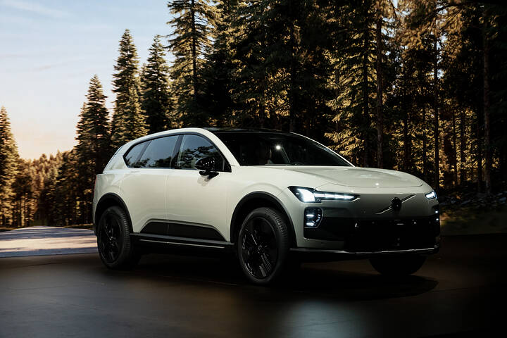 Volvo_EX60_Reveal_event(3)