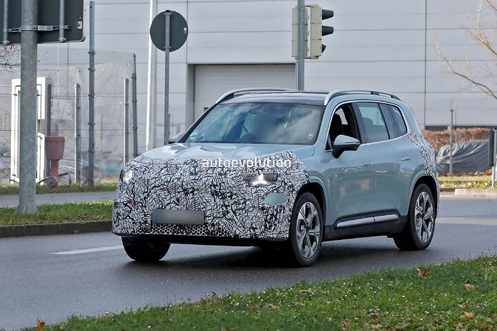 2026-mercedes-benz-glb-eq-sheds-more-camo-ahead-of-the-december-8-unveiling_7