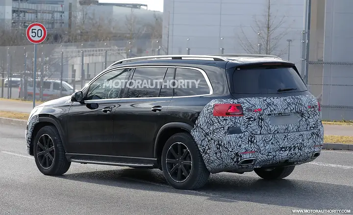 2027-mercedes-benz-gls-class-facelift-spy-shots--photo-via-baldauf_100954006_h