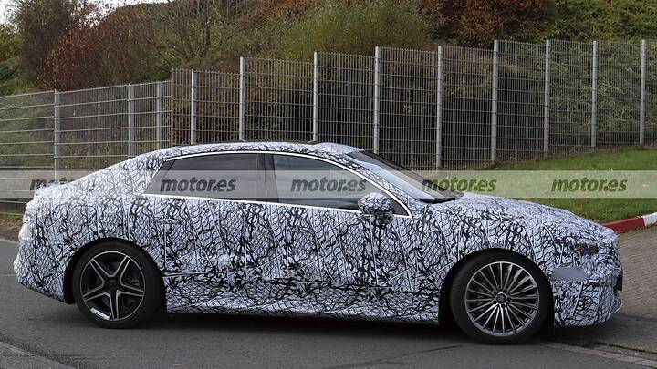 mercedes-clase-c-eq-fotos-espia-destape-2025110683-1761214123_9