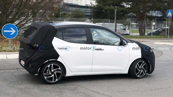 2024-hyundai-i10-side-view-spy-photo