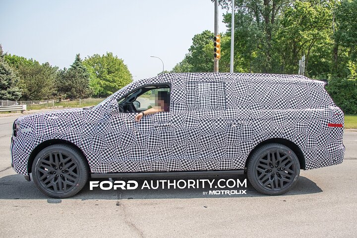 2025-ford-expedition-prototype-spy-shots-may-2023-new-24-inch-wheels-exterior-003