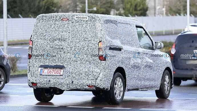 ford-transit-courier-first-spy-photo (12)