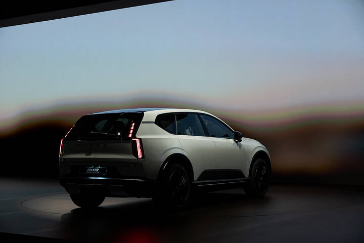 Volvo_EX60_Reveal_event(2)