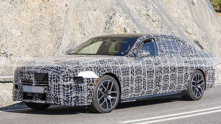 El nuevo BMW Serie 7 2026 se deja ver en nuevas fotos espía… y sí, los faros finos y polémicos siguen ahí 6