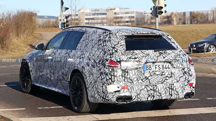 mercedes-amg-e53-wagon-spy-photos (19)