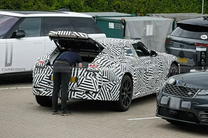 Jaguar-Electric-GT-1021-4-2048x1367