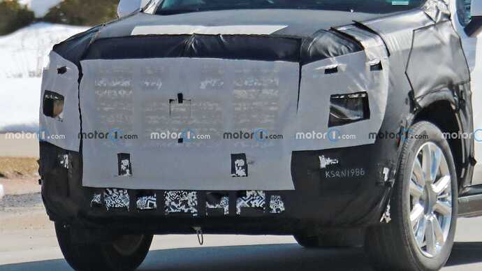 chevrolet-tahoe-refresh-front-view-spy-photo