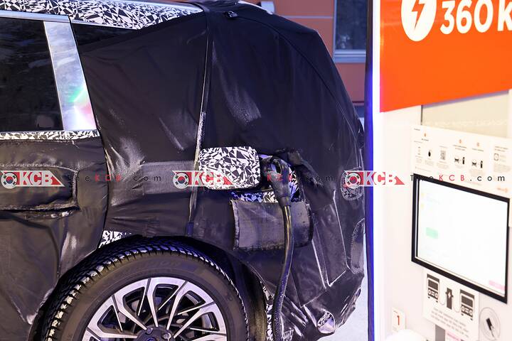 imgi_48_Genesis-GV90-newcarscoops_-13