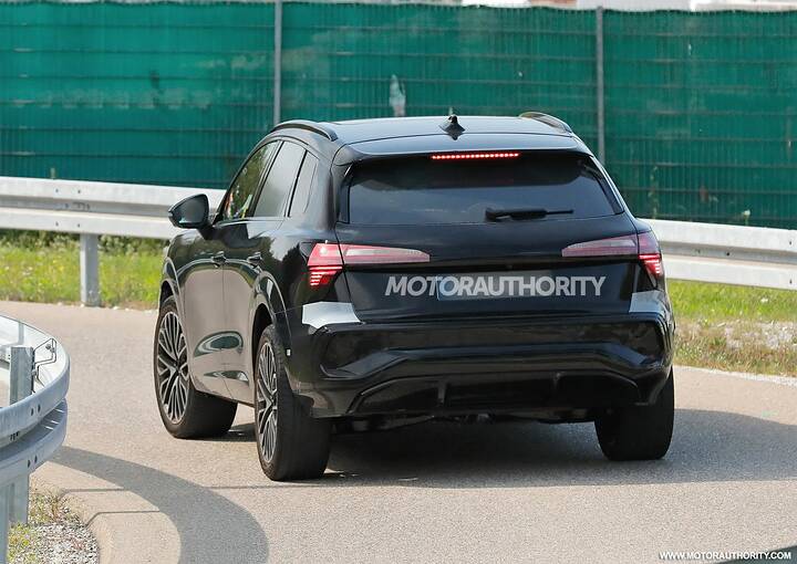 2026-audi-q3-spy-shots--photo-via-baldauf_100941623_h