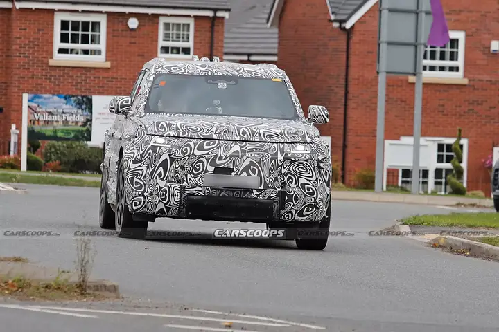 Land-Rover-Defender-Sport-EV-spy-shots-00003-2048x1368