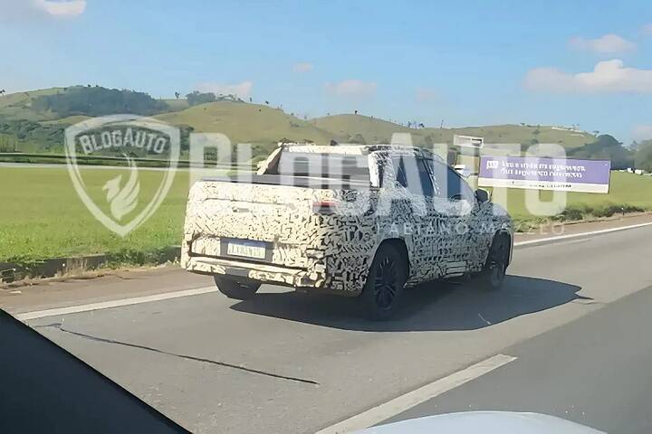 Toyota-Corolla-Cross-Pickup-newcarscoops-Brazil-image