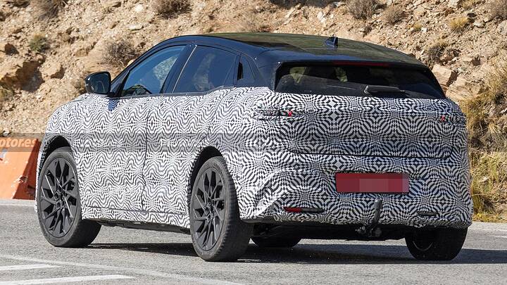 Cazado el nuevo Renault Megane que llega en 2026, su renovado diseño comienza a descubrirse 15